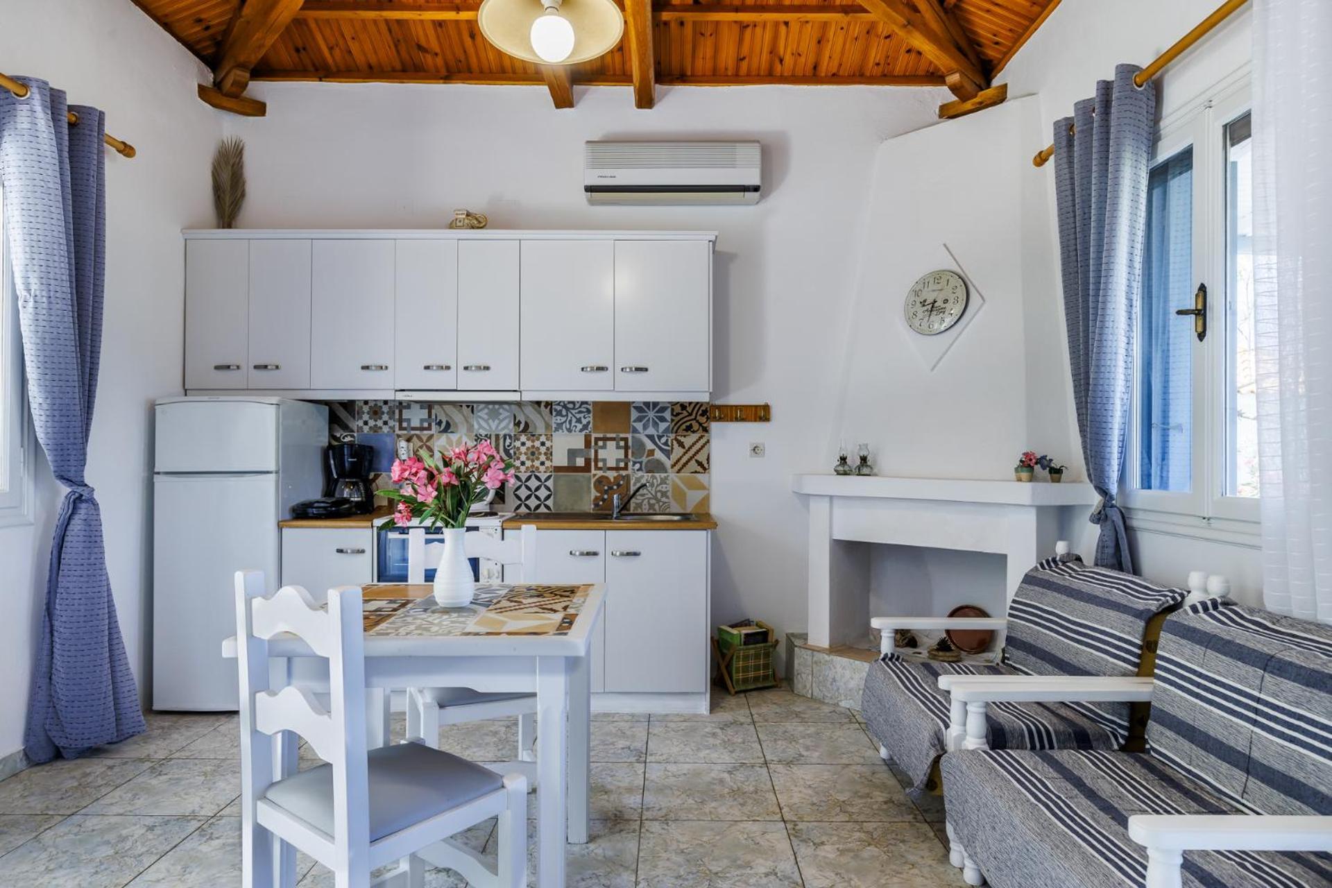Anesis Apartment 2 Fireplace Скопелос Екстериор снимка